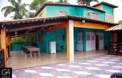 Imagem: A casa possui 4 Dormitórios, 5 Banheiros, 5 Vagas na garagem