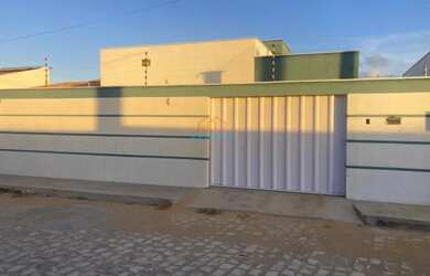 Imagem: A casa possui 2 Dormitórios, 2 Banheiros, 2 Vagas na garagem