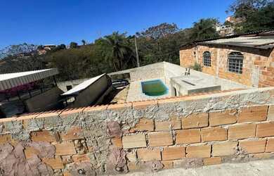 Imagem 2: Casa com piscina. Piscina, Churrasqueira, Varandae280m² de Área