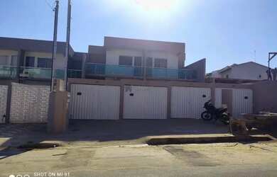 Imagem: A casa possui 2 Dormitórios, 1 Banheiro, 2 Vagas na garagem