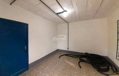 Imagem 14: Galpão industrial com pé-direito alto disponível para locação no...