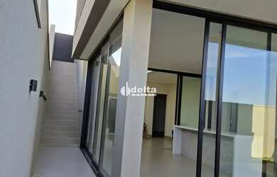 Imagem 3: Casa no condomínio Terras Alpha disponível para venda em Uberlândia-MG