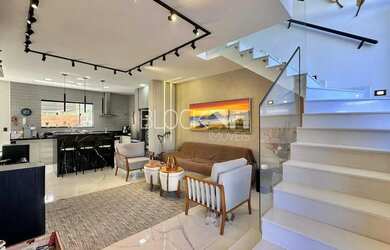 Imagem: A casa em condomínio possui 4 Dormitórios, 5 Banheiros, 2