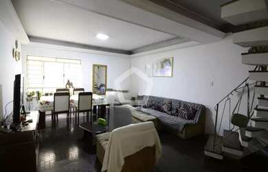 Imagem: A casa possui 5 Dormitórios, 3 Banheiros, 2 Vagas na garagem