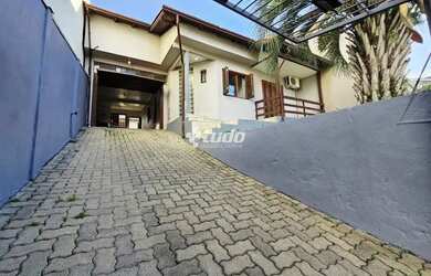 Imagem: A casa possui 2 Dormitórios, 3 Banheiros, 2 Vagas na garagem