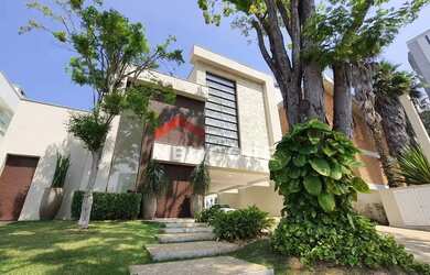 Imagem: A casa em condomínio possui 5 Dormitórios, 5 Banheiros, 5