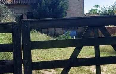 Imagem: A casa em condomínio possui 3 Dormitórios, 2 Banheiros, 5