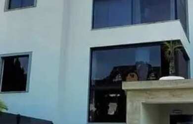 Imagem: O apartamento possui 2 Dormitórios, 2 Banheiros, 2 Vagas na