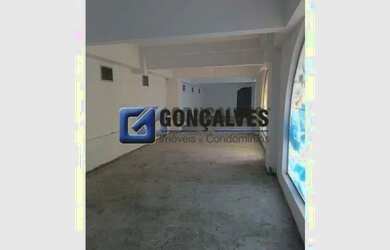 Imagem: O depósito possui 3 Vagas na garagem e 450m² de Área e está