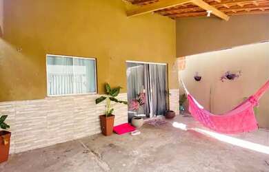 Imagem: A casa possui 2 Dormitórios, 1 Banheiro, 1 Vaga na garagem