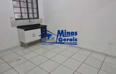 Imagem: A casa possui 3 Dormitórios, 1 Banheiro, 1 Vaga na garagem