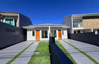 Imagem: Casa, com 2 dormitórios, com 2 vagas de garagem, de 67 m²