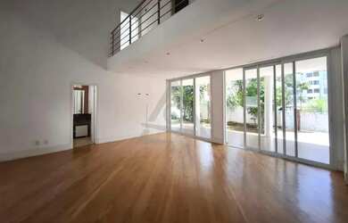 Imagem: A casa em condomínio possui 5 Dormitórios, 5 Banheiros, 4