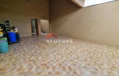 Imagem: A casa possui 3 Dormitórios, 2 Banheiros, 3 Vagas na garagem