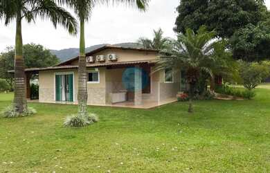 Imagem: A casa possui 2 Dormitórios, 2 Banheiros, 5 Vagas na garagem