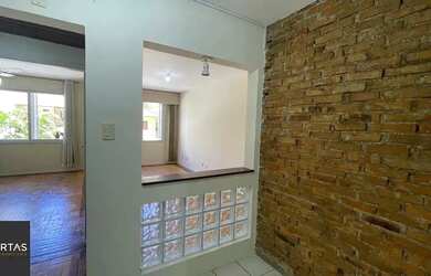 Imagem: O apartamento possui 1 Dormitório, 1 Banheiro, 1 Vaga na garagem