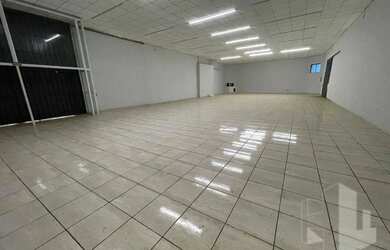 Imagem: O depósito possui 900m² de Área e está localizado em Jardim