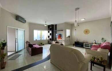 Imagem: A casa para alugar possui 3 Dormitórios, 2 Banheiros, 4 Vagas