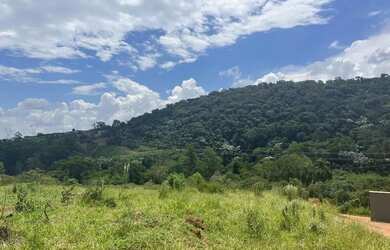 Imagem: O terreno à venda possui e está localizado em Centro, Atibaia