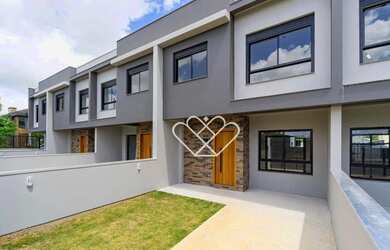 Imagem: A casa possui 3 Dormitórios, 2 Banheiros, 2 Vagas na garagem