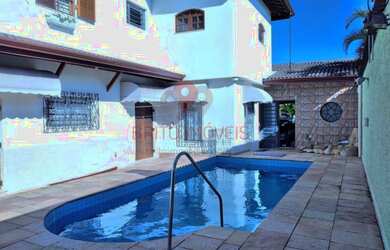 Imagem: A casa possui 5 Dormitórios, 5 Banheiros, 5 Vagas na garagem