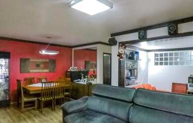 Imagem: A casa possui 3 Dormitórios, 5 Banheiros, 2 Vagas na garagem