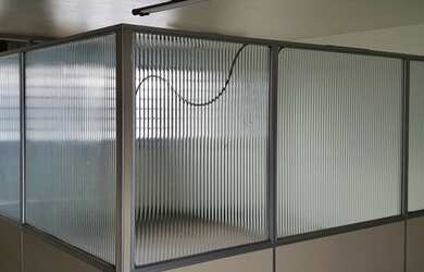 Imagem: O depósito possui 5 Vagas na garagem, 350m² de Área e está