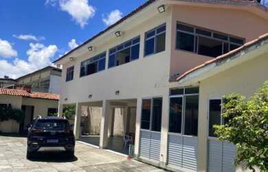 Imagem: A casa possui 5 Dormitórios, 5 Banheiros, 5 Vagas na garagem