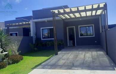 Imagem: A casa possui 3 Dormitórios, 1 Banheiro, 2 Vagas na garagem