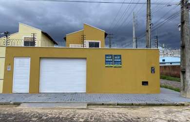 Imagem: A casa possui 3 Dormitórios, 3 Banheiros, 2 Vagas na garagem