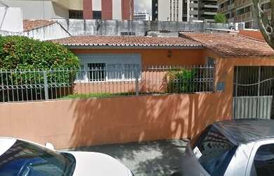 Imagem: A casa possui 2 Dormitórios, 2 Banheiros, 1 Vaga na garagem