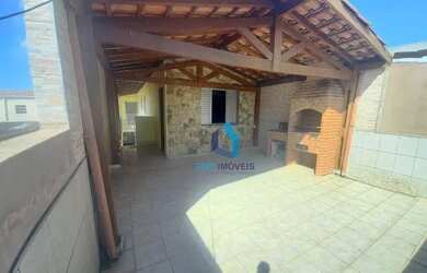 Imagem: A casa possui 3 Dormitórios, 2 Banheiros, 2 Vagas na garagem