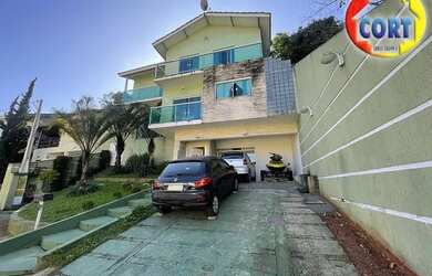 Imagem: A casa em condomínio possui 4 Dormitórios, 3 Banheiros, 3