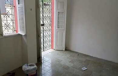 Imagem: A casa possui 4 Dormitórios, 2 Banheiros, 200m² de Área e