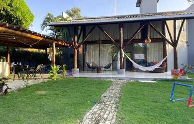 Imagem: A casa em condomínio possui 4 Dormitórios, 4 Banheiros, 4