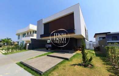 Imagem: A casa possui 4 Dormitórios, 4 Banheiros, 4 Vagas na garagem