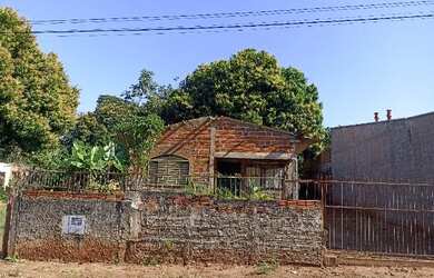 Imagem: A casa possui 2 Dormitórios, 1 Banheiro e está localizado