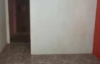 Imagem: A casa possui 2 Dormitórios e 1 Banheiro e está localizado