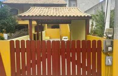 Imagem: A casa possui 2 Dormitórios, 1 Banheiro, 2 Vagas na garagem