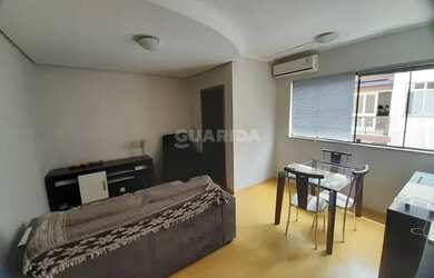 Imagem: O apartamento possui 1 Dormitório, 1 Banheiro, 1 Vaga na garagem