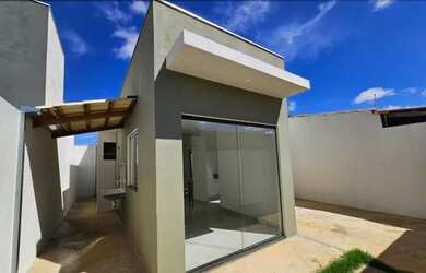 Imagem: A casa possui 2 Dormitórios, 1 Banheiro, 1 Vaga na garagem