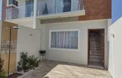 Imagem: A casa possui 3 Dormitórios, 3 Banheiros, 1 Vaga na garagem