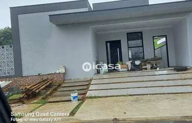 Imagem: A casa possui 3 Dormitórios, 3 Banheiros, 2 Vagas na garagem