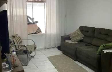 Imagem: A casa possui 2 Dormitórios, 1 Banheiro, 1 Vaga na garagem