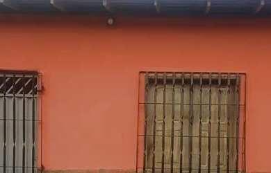 Imagem: A casa possui 2 Dormitórios, 1 Banheiro e está localizado