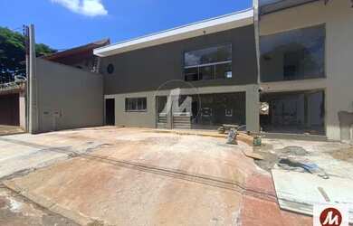 Imagem: O depósito possui 4 Vagas na garagem, 243m² de Área e está