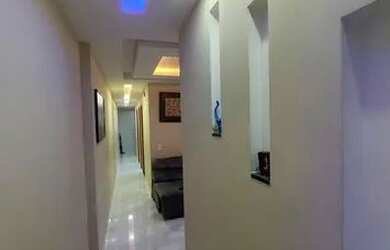 Imagem: A casa possui 3 Dormitórios, 2 Banheiros, 2 Vagas na garagem