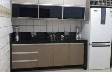 Imagem: A casa possui 3 Dormitórios, 2 Banheiros, 3 Vagas na garagem