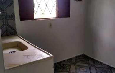 Imagem: A casa possui 1 Dormitório, 1 Banheiro, 1 Vaga na garagem e