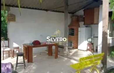 Imagem: A casa possui 4 Dormitórios, 2 Banheiros, 3 Vagas na garagem